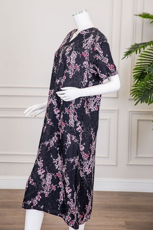 قميص نسائي ميدي لون أسود مشجر مزين بفصوص ياقة قصة سبعة و أكمام قصيرة