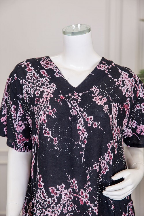 قميص نسائي ميدي لون أسود مشجر مزين بفصوص ياقة قصة سبعة و أكمام قصيرة