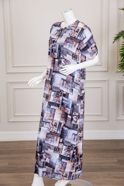 قميص نسائي طويل مزين برسومات و أشكال ملونة بفصوص ياقة دائرية بأزرار من الأمام و أكمام قصيرة