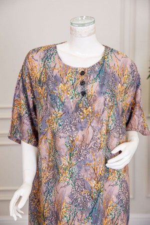 قميص نسائي جامبو طويل مشجر بتموجات لونية ياقة دائرية بأزرار من الأمام و أكمام ميدي