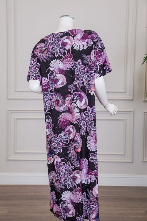 قميص نسائي ميدي لون أسود مشجر باللون الموف مزين بفصوص ياقة قصة سبعة و أكمام قصيرة