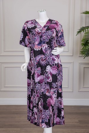 قميص نسائي ميدي لون أسود مشجر باللون الموف مزين بفصوص ياقة قصة سبعة و أكمام قصيرة 