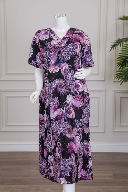 قميص نسائي ميدي لون أسود مشجر باللون الموف مزين بفصوص ياقة قصة سبعة و أكمام قصيرة