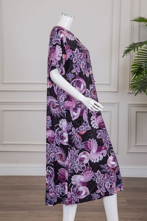 قميص نسائي ميدي لون أسود مشجر باللون الموف مزين بفصوص ياقة قصة سبعة و أكمام قصيرة