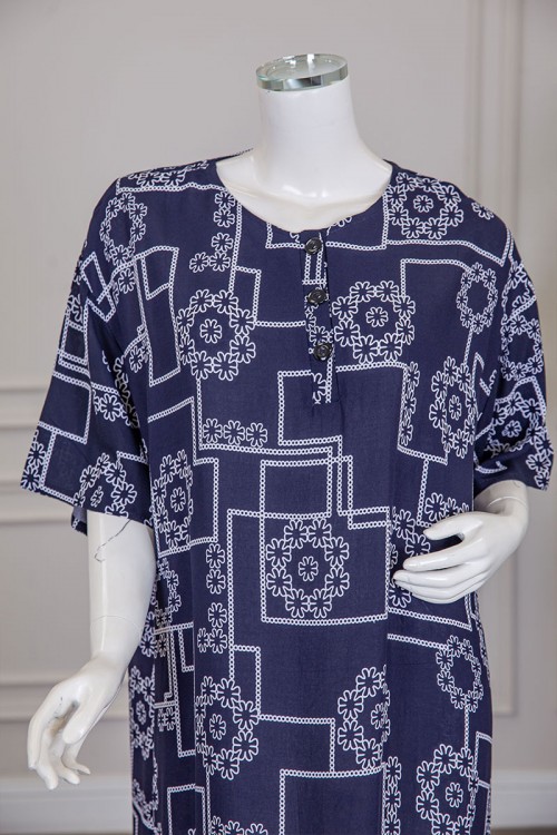 قميص نسائي طويل لون كحلي مزين برسومات و أشكال هندسية ياقة دائرية بأزرار من الأمام و أكمام قصيرة