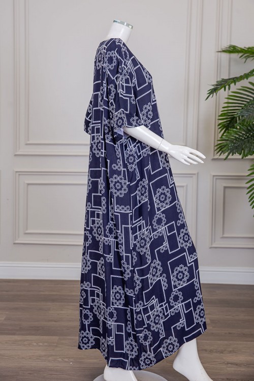 قميص نسائي طويل لون كحلي مزين برسومات و أشكال هندسية ياقة دائرية بأزرار من الأمام و أكمام قصيرة