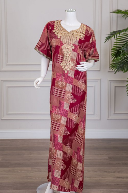 قميص نسائي طويل لون أحمر مزين برسومات و أشكال ياقة كلفة مطرزة باللون الذهبي و بأكمام قصيرة