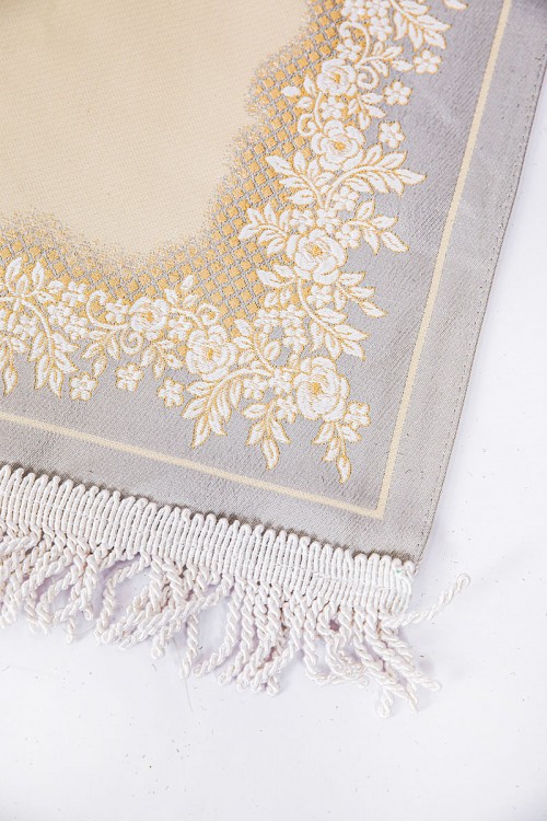 سجادة صلاة متعددة الألوان