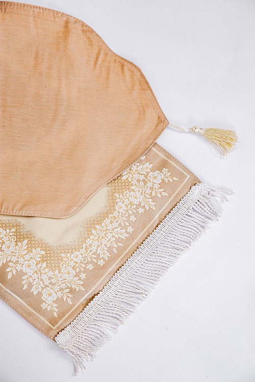 سجادة صلاة متعددة الألوان