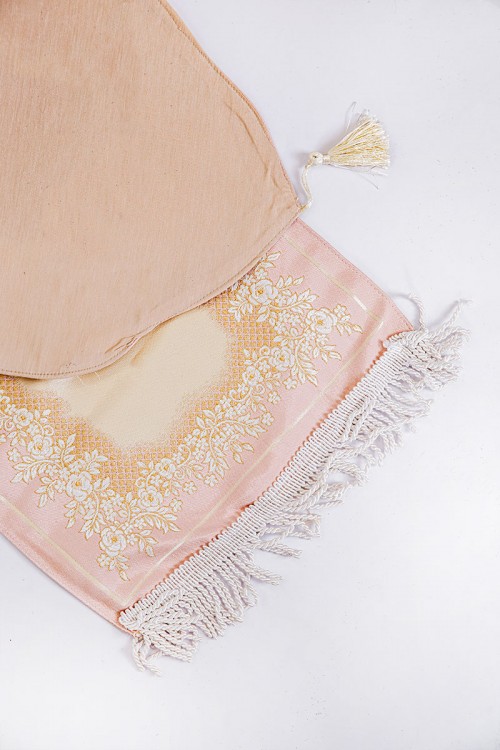 سجادة صلاة متعددة الألوان