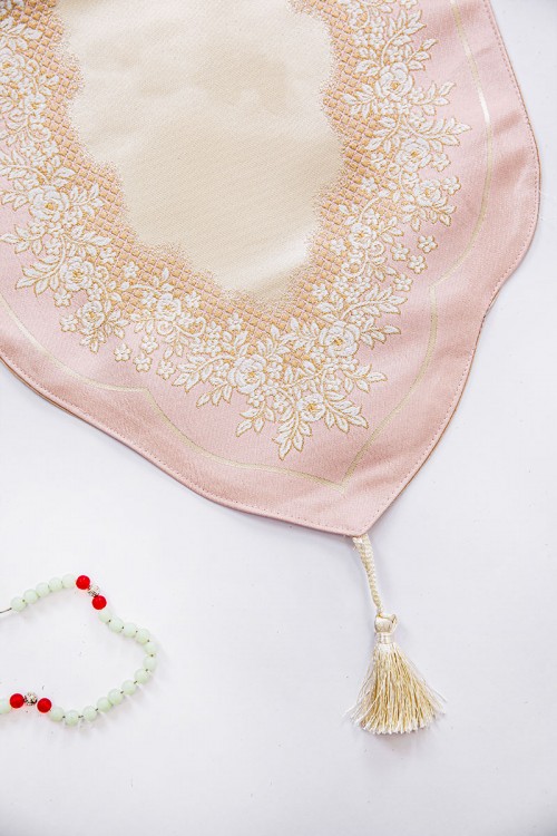 سجادة صلاة متعددة الألوان