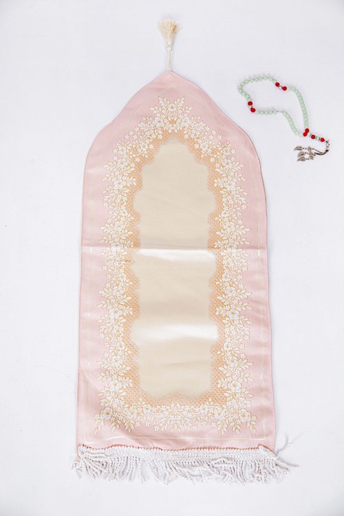 سجادة صلاة متعددة الألوان