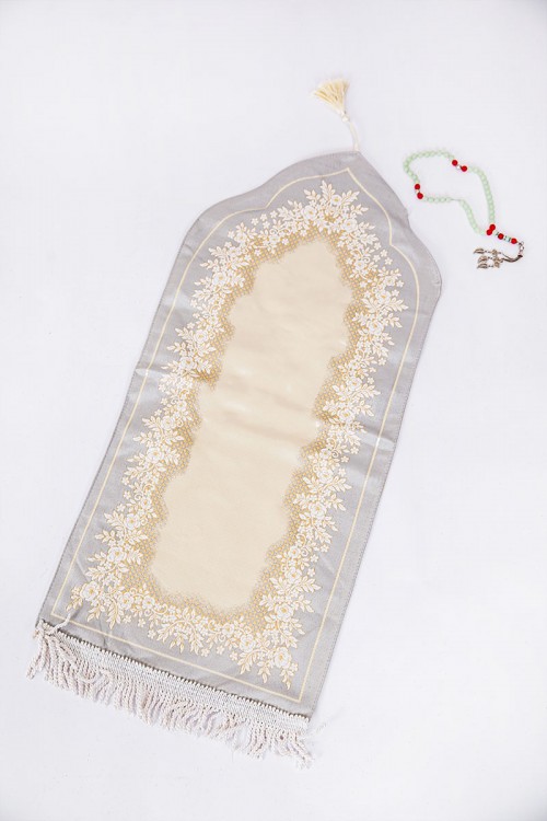 سجادة صلاة متعددة الألوان