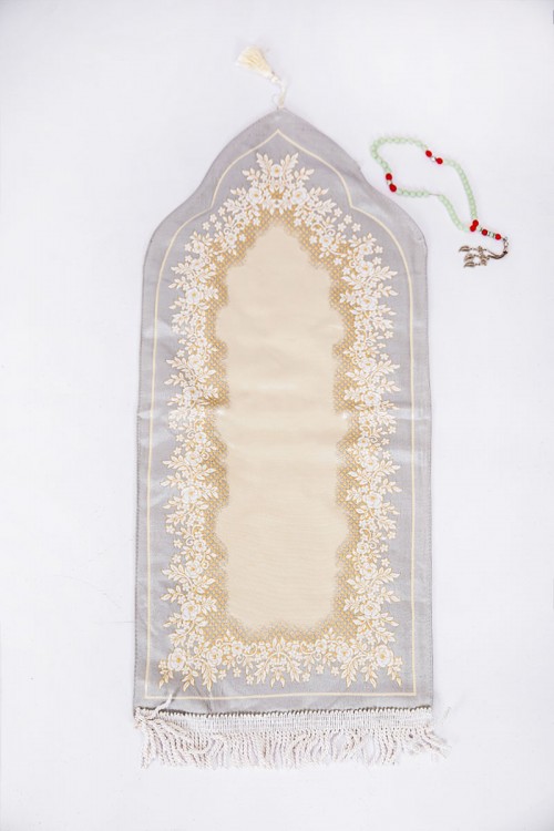 سجادة صلاة متعددة الألوان