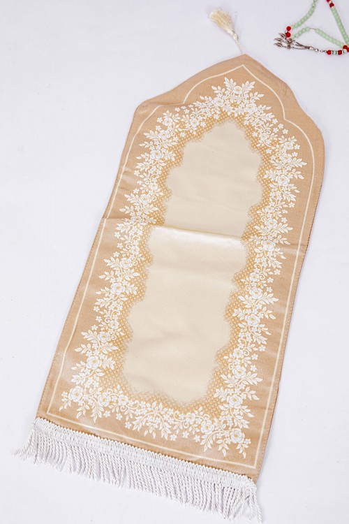 سجادة صلاة متعددة الألوان