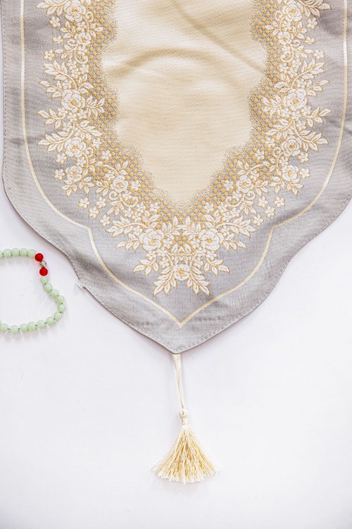 سجادة صلاة متعددة الألوان