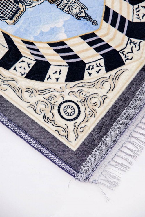 سجادة صلاة متعددة الألوان مزينة برسومات و زخارف من الأمام