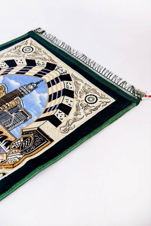 سجادة صلاة متعددة الألوان مزينة برسومات و زخارف من الأمام