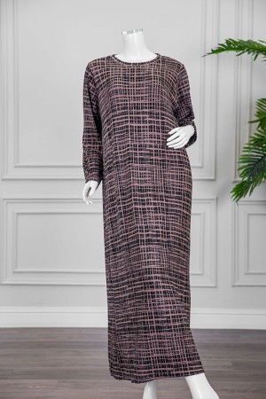 قميص نسائي شتوي طويل لون بني مزين بخطوط متقاطعة باللون ألاسود ياقة دائرية و أكمام طويلة