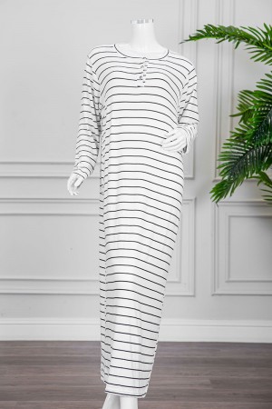 قميص نسائي شتوي طويل لون أبيض مخطط باللون الأسود ياقة دائرية بأزرار و أكمام طويلة