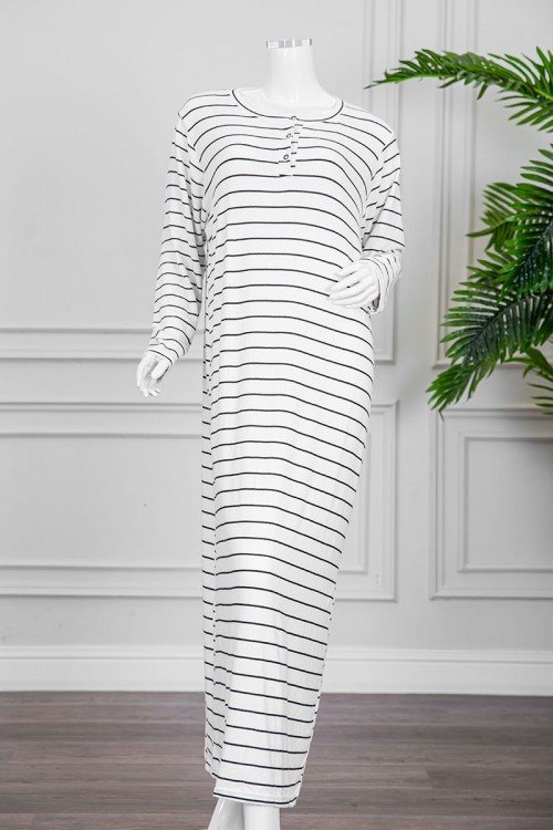 قميص نسائي شتوي طويل لون أبيض مخطط باللون الأسود ياقة دائرية بأزرار و أكمام طويلة