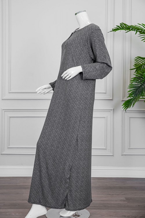 قميص نسائي شتوي طويل لون أبيض مخطط باللون الأسود ياقة دائرية بأزرار و أكمام طويلة