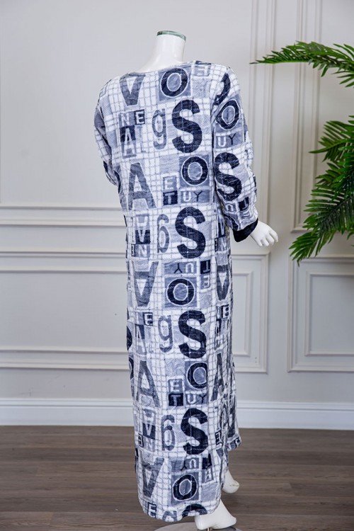 قميص نسائي شتوي طويل متعددة الالوان  مزين بأحرف و خطوط على شكل مربعات متعددة الالوان ياقة دائرية بأزرار و أكمام طويلة