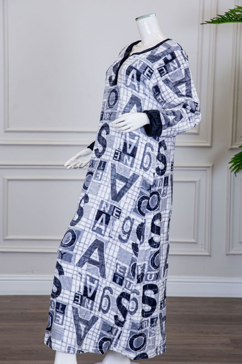 قميص نسائي شتوي طويل متعددة الالوان  مزين بأحرف و خطوط على شكل مربعات متعددة الالوان ياقة دائرية بأزرار و أكمام طويلة