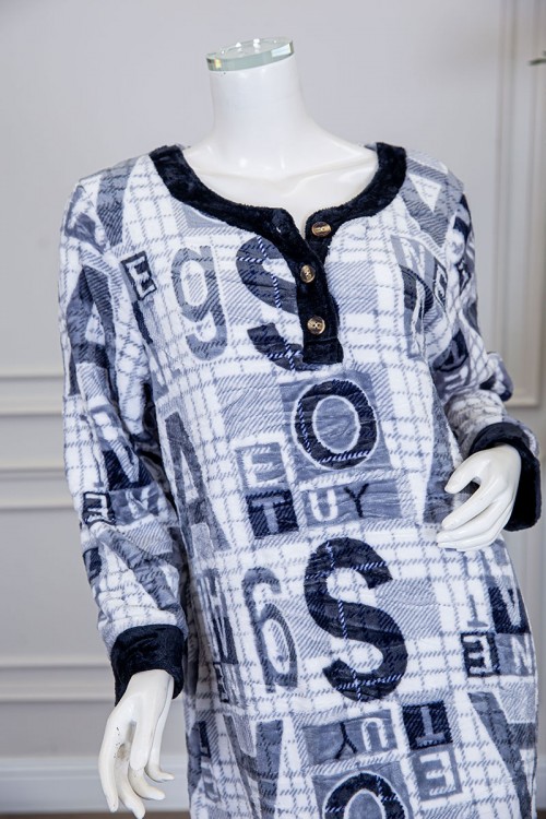 قميص نسائي شتوي طويل متعددة الالوان  مزين بأحرف و خطوط على شكل مربعات متعددة الالوان ياقة دائرية بأزرار و أكمام طويلة