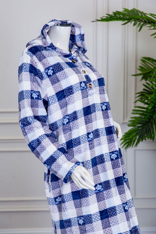 قميص نسائي شتوي طويل مطبوع بنقشة مربعات متداخلة متعددة الالوان و الأبيض و البنفسجي ياقة بقبعة و أزرار و بأكمام طويلة