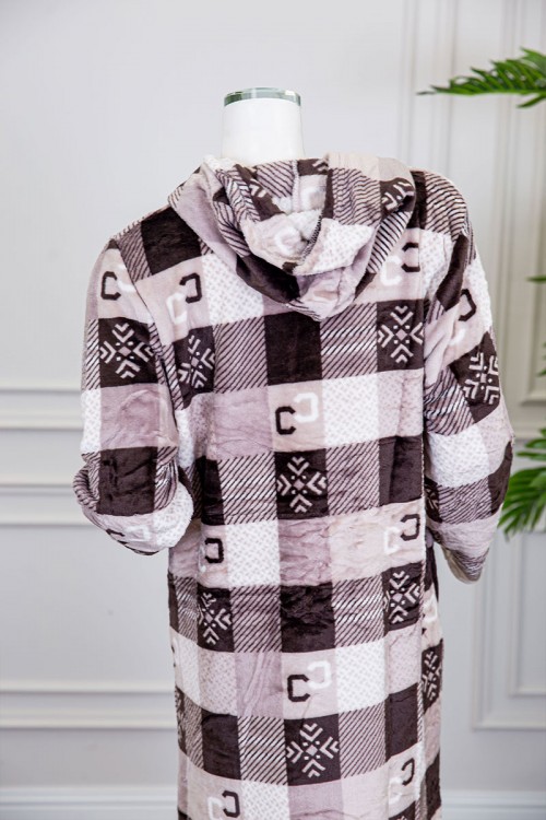 قميص نسائي شتوي طويل مطبوع بنقشة مربعات متداخلة بتدرجات متعددة الالوان ياقة بقبعة و أزرار و بأكمام طويلة