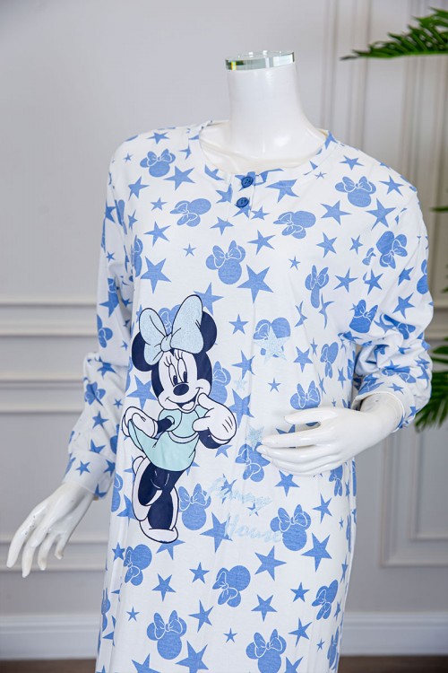 قميص نسائي شتوي طويل لون أبيض مزين برسومات باللون السماوي ياقة دائرية بأزرار و أكمام طويلة