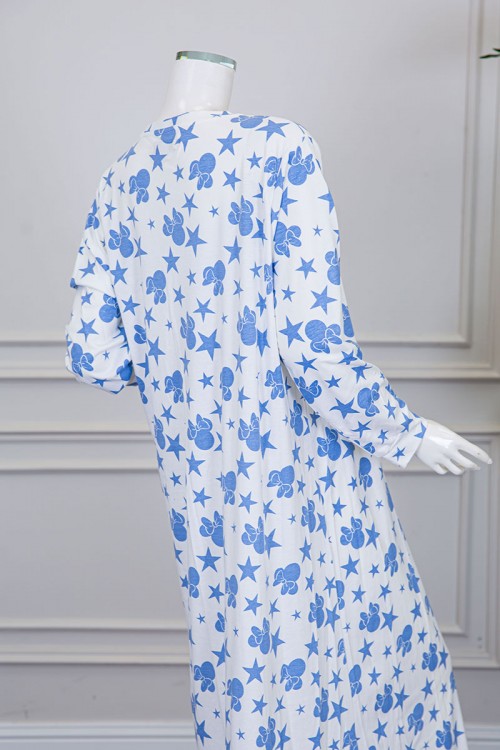 قميص نسائي شتوي طويل لون أبيض مزين برسومات باللون السماوي ياقة دائرية بأزرار و أكمام طويلة