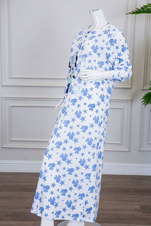 قميص نسائي شتوي طويل لون أبيض مزين برسومات باللون السماوي ياقة دائرية بأزرار و أكمام طويلة