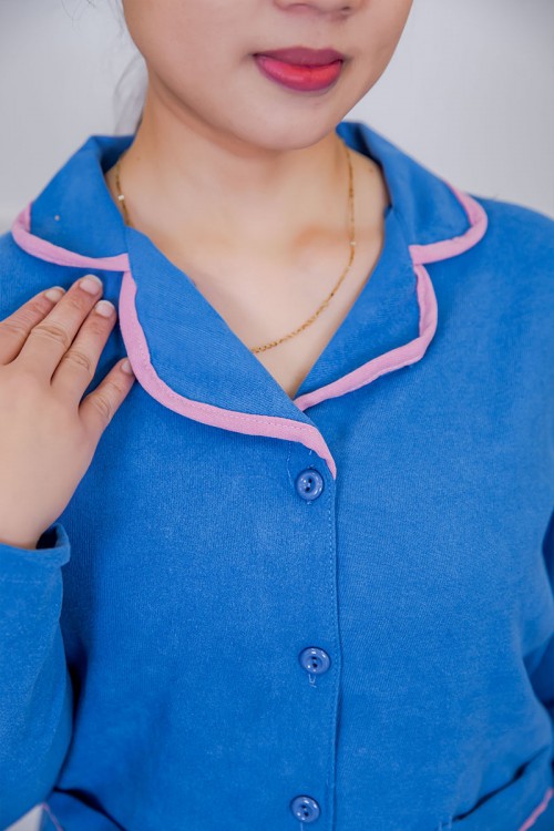 بيجامة عاملة شتوية قطعتين متعددة الألوان بلوزة بياقة مطوية و بجيوب و أزرار من الأمام مع بنطلون طويل