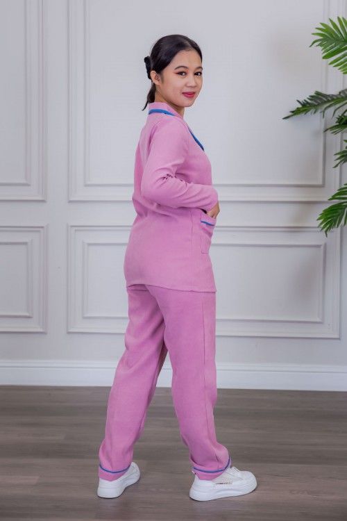 بيجامة عاملة شتوية قطعتين متعددة الألوان بلوزة بياقة مطوية و بجيوب و أزرار من الأمام مع بنطلون طويل