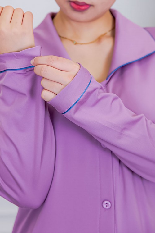 بيجامة عاملة قطعتين مبطنة متعددة الألوان بلوزة بياقة مطوية و بجيوب و أزرار من الأمام مع بنطلون طويل