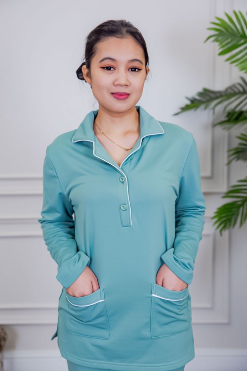 بيجامة عاملة قطعتين مبطنة متعددة الألوان بلوزة بياقة مطوية و بجيوب و أزرار من الأمام مع بنطلون طويل