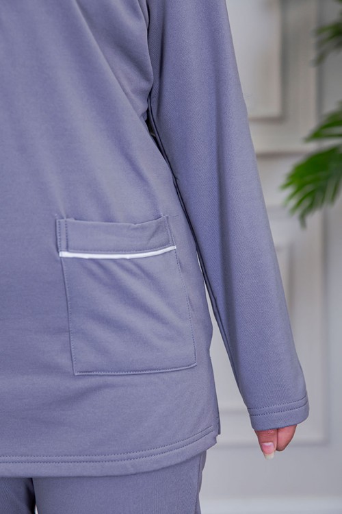 بيجامة عاملة قطعتين مبطنة متعددة الألوان بلوزة بياقة مطوية و بجيوب و أزرار من الأمام مع بنطلون طويل