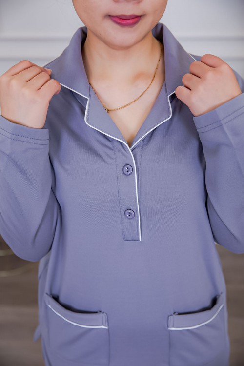 بيجامة عاملة قطعتين مبطنة متعددة الألوان بلوزة بياقة مطوية و بجيوب و أزرار من الأمام مع بنطلون طويل