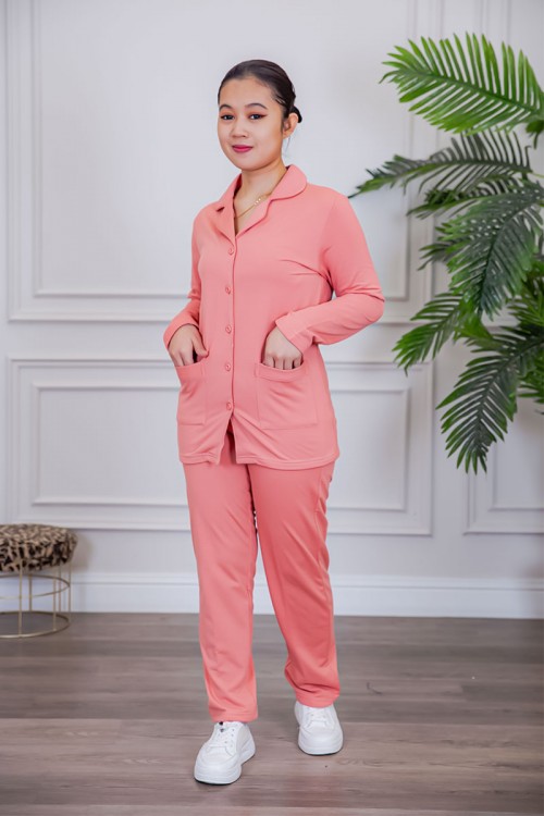 بيجامة عاملة قطعتين مبطنة متعددة الألوان بلوزة بياقة مطوية و بجيوب و أزرار من الأمام مع بنطلون طويل