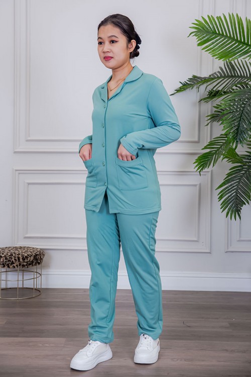 بيجامة عاملة قطعتين مبطنة متعددة الألوان بلوزة بياقة مطوية و بجيوب و أزرار من الأمام مع بنطلون طويل