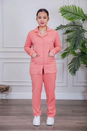 بيجامة عاملة قطعتين مبطنة متعددة الألوان بلوزة بياقة مطوية و بجيوب و أزرار من الأمام مع بنطلون طويل