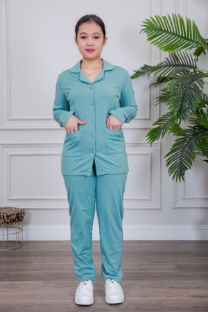 بيجامة عاملة قطعتين مبطنة متعددة الألوان بلوزة بياقة مطوية و بجيوب و أزرار من الأمام مع بنطلون طويل