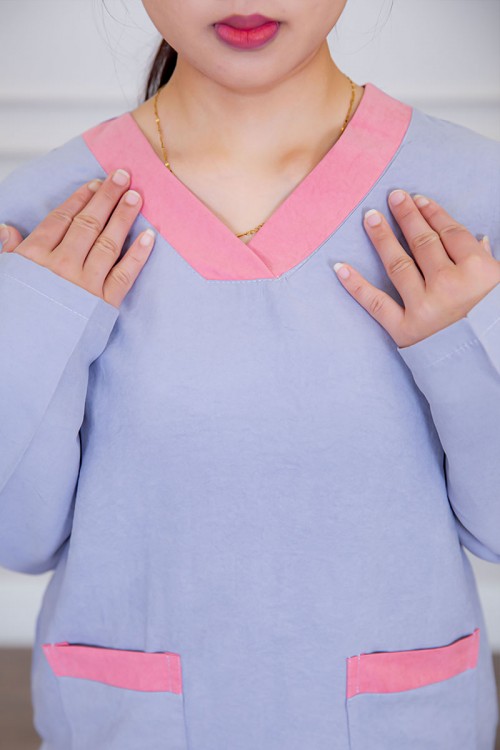 بيجامة عاملة قطعتين متعددة الألوان بلوزة بياقة قصة سبعة و بجيوب من الأمام بأكمام طويلة مع بنطلون طويل