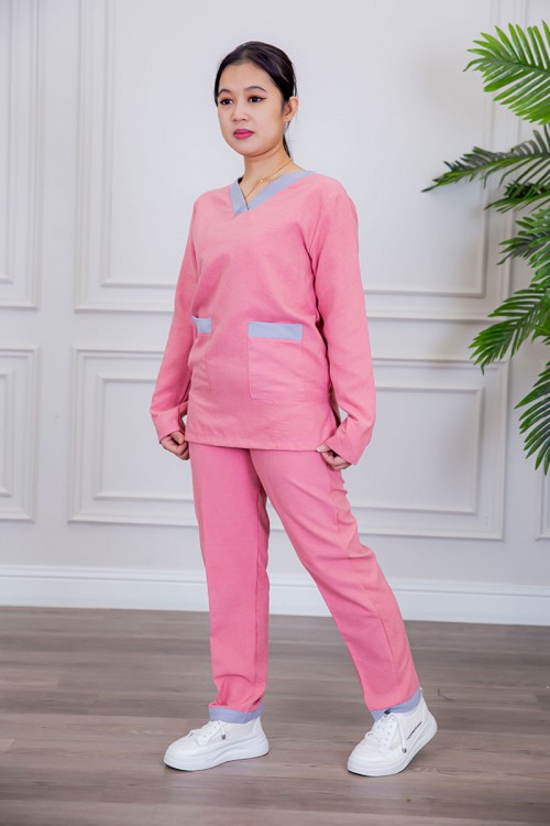 بيجامة عاملة قطعتين متعددة الألوان بلوزة بياقة قصة سبعة و بجيوب من الأمام بأكمام طويلة مع بنطلون طويل