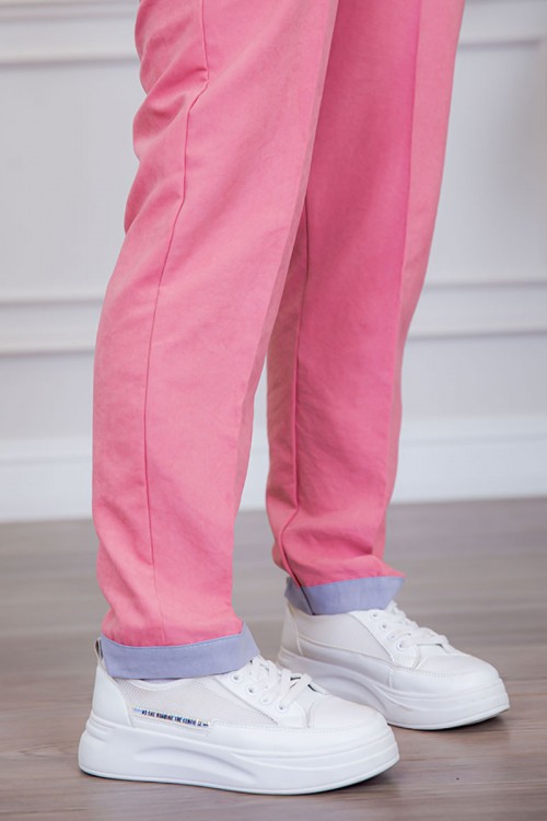 بيجامة عاملة قطعتين متعددة الألوان بلوزة بياقة قصة سبعة و بجيوب من الأمام بأكمام طويلة مع بنطلون طويل