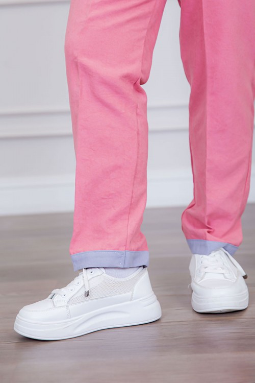 بيجامة عاملة قطعتين متعددة الألوان بلوزة بياقة قصة سبعة و بجيوب من الأمام بأكمام طويلة مع بنطلون طويل