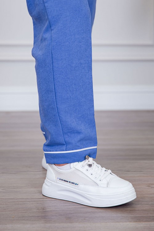 بيجامة عاملة قطعتين متعددة الألوان بلوزة بياقة مطوية بأزرار و جيوب من الأمام بأكمام طويلة مع بنطلون طويل