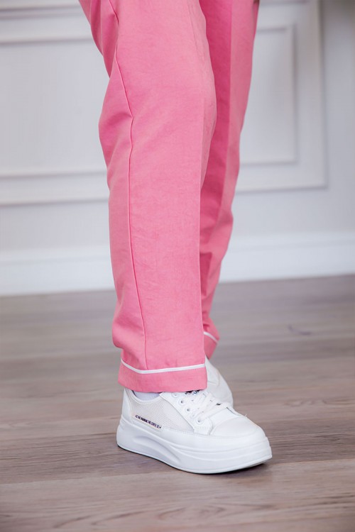 بيجامة عاملة قطعتين متعددة الألوان بلوزة بياقة مطوية بأزرار و جيوب من الأمام بأكمام طويلة مع بنطلون طويل